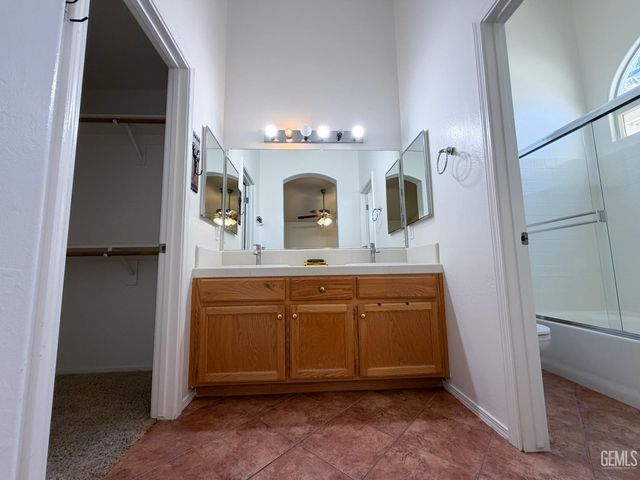 9600 Lanneau Court, Bakersfield, CA 93311