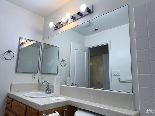 9600 Lanneau Court, Bakersfield, CA 93311
