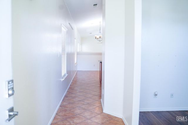 9600 Lanneau Court, Bakersfield, CA 93311