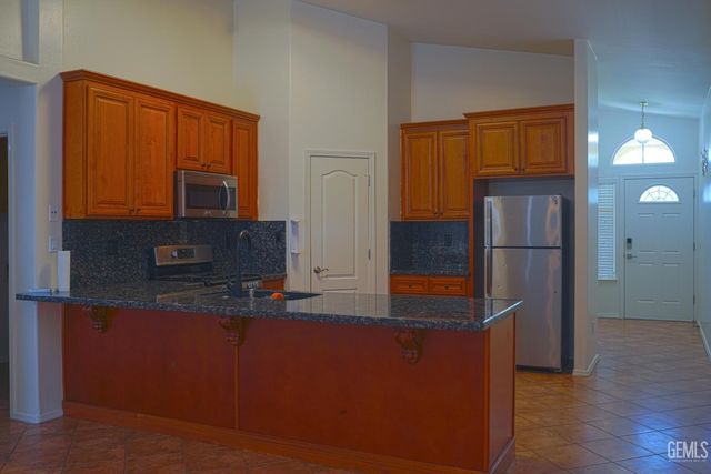 9600 Lanneau Court, Bakersfield, CA 93311