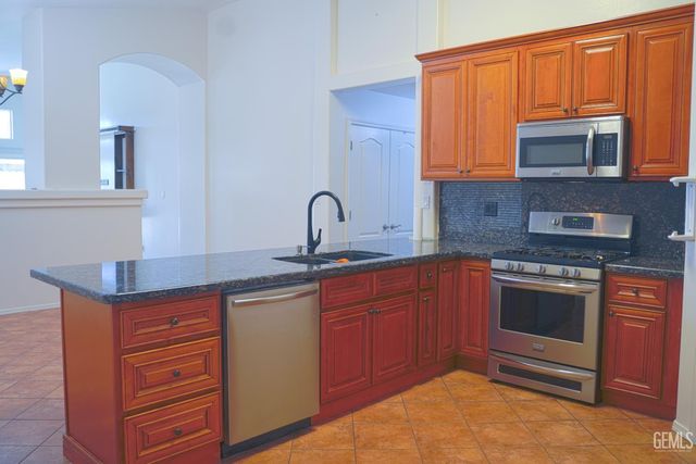 9600 Lanneau Court, Bakersfield, CA 93311