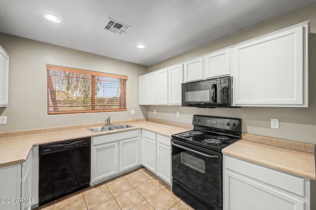 17 W DESERT VISTA Trail, San Tan Valley, AZ 85143