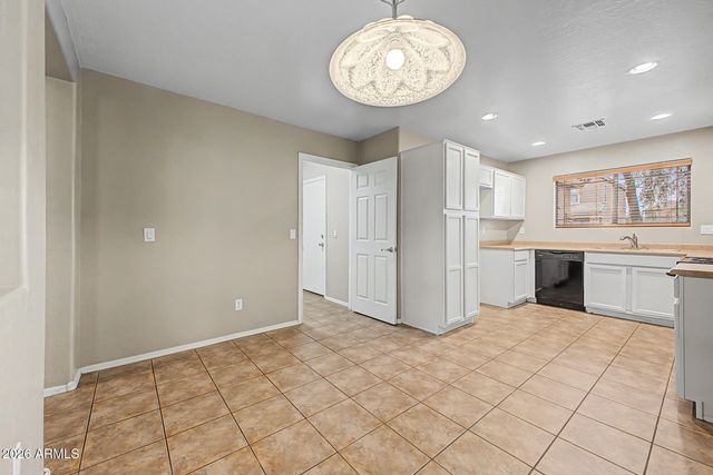 17 W DESERT VISTA Trail, San Tan Valley, AZ 85143
