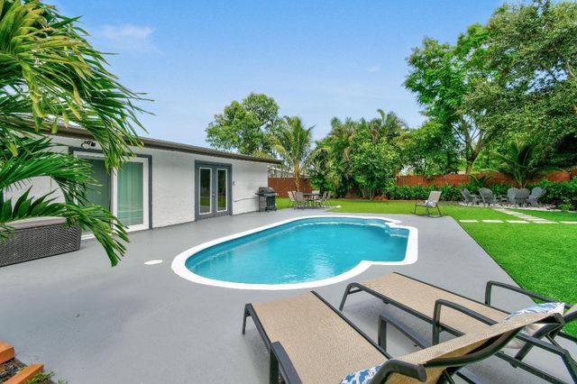 973 Laurel Road, North Palm Beach, FL 33408