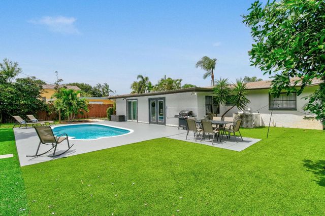 973 Laurel Road, North Palm Beach, FL 33408