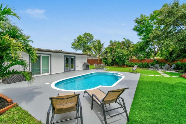 973 Laurel Road, North Palm Beach, FL 33408