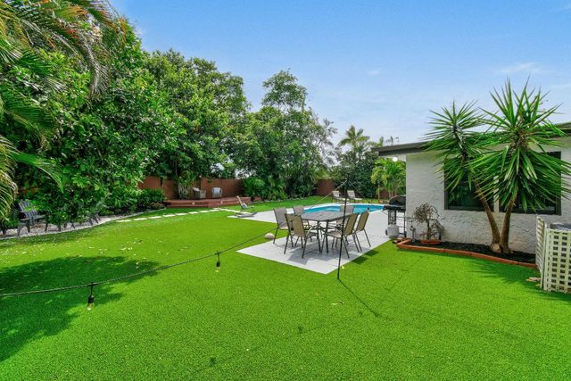 973 Laurel Road, North Palm Beach, FL 33408