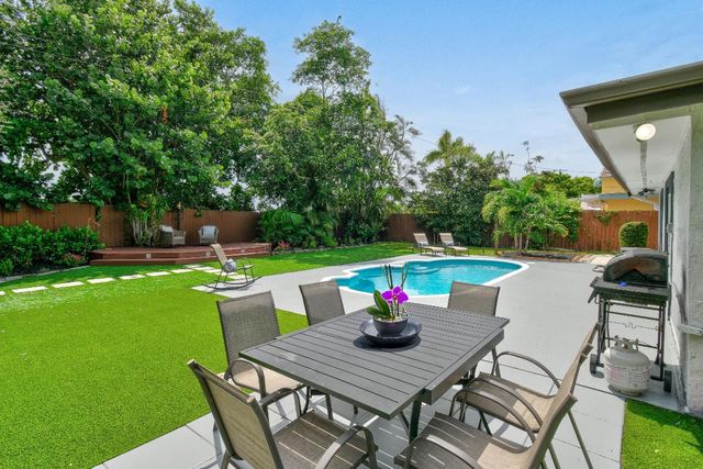 973 Laurel Road, North Palm Beach, FL 33408