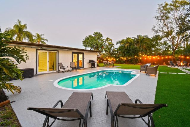 973 Laurel Road, North Palm Beach, FL 33408