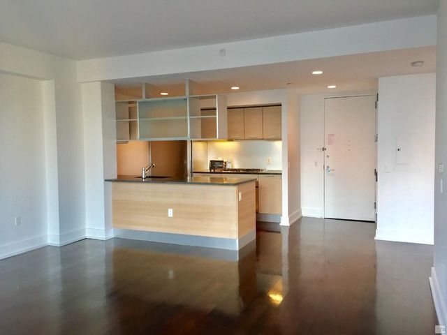 350 W 42nd St Apt 33F, New York City, NY 10036