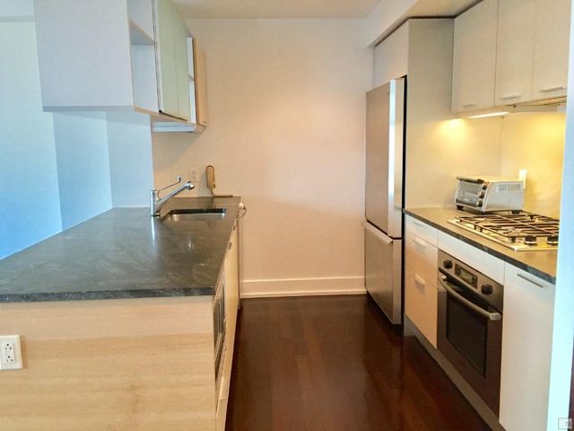 350 W 42nd St Apt 33F, New York City, NY 10036