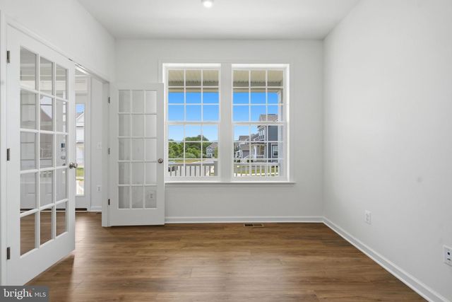 689 LORD FAIRFAX ST, Charles Town, WV 25414