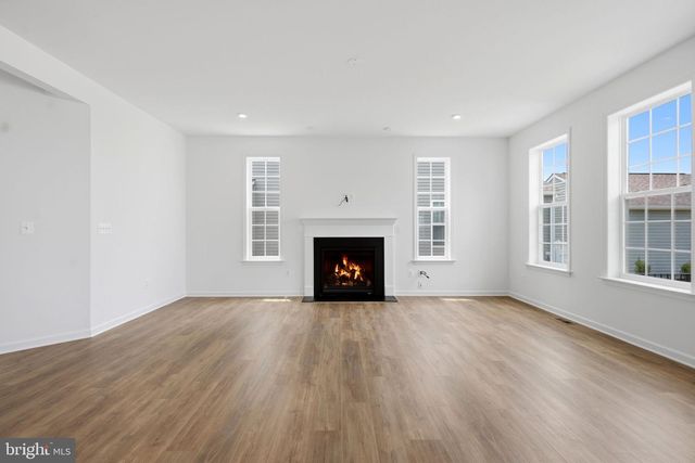689 LORD FAIRFAX ST, Charles Town, WV 25414