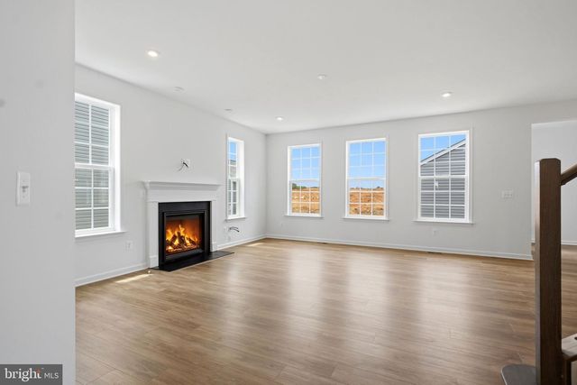 689 LORD FAIRFAX ST, Charles Town, WV 25414