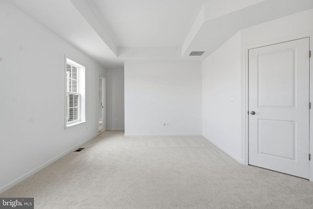 689 LORD FAIRFAX ST, Charles Town, WV 25414