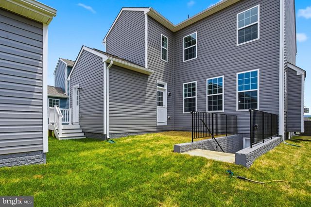 689 LORD FAIRFAX ST, Charles Town, WV 25414