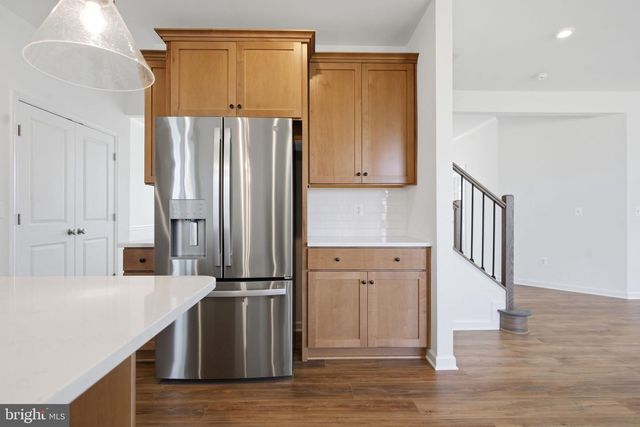 689 LORD FAIRFAX ST, Charles Town, WV 25414