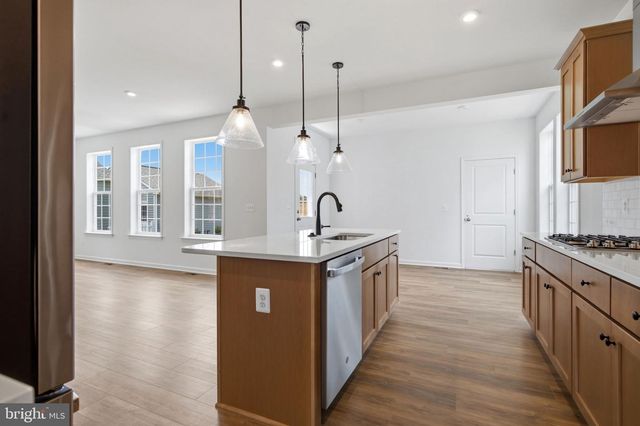 689 LORD FAIRFAX ST, Charles Town, WV 25414