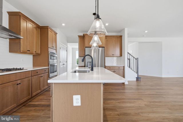 689 LORD FAIRFAX ST, Charles Town, WV 25414