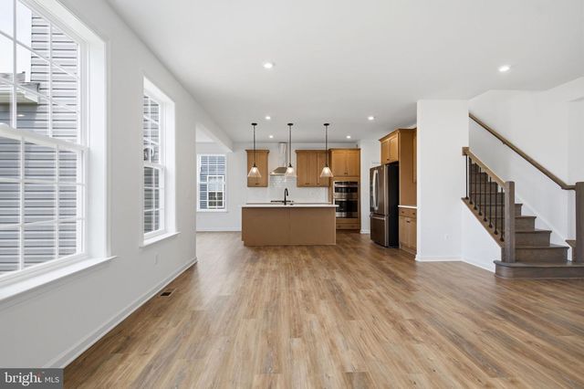 689 LORD FAIRFAX ST, Charles Town, WV 25414