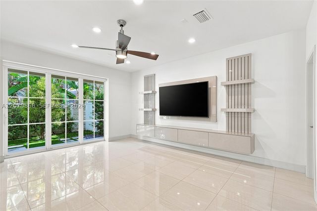 3237 NE 5th St 3237, Pompano Beach, FL 33062