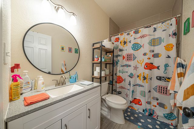 521 COUNTY ROAD 6868 E, Natalia, TX 78059