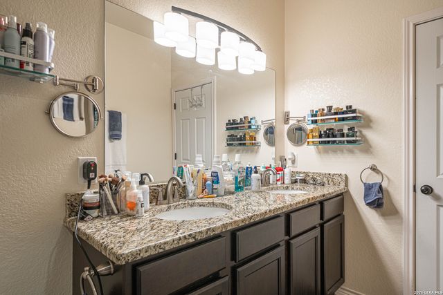 521 COUNTY ROAD 6868 E, Natalia, TX 78059