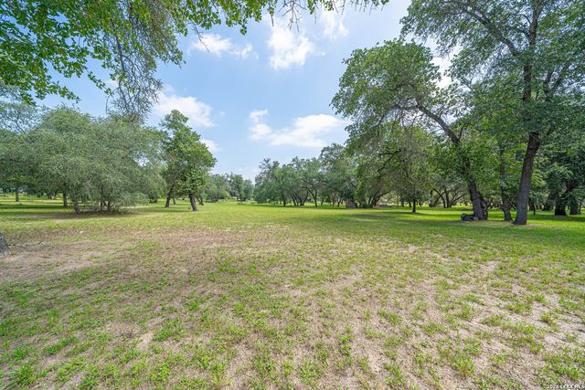 521 COUNTY ROAD 6868 E, Natalia, TX 78059