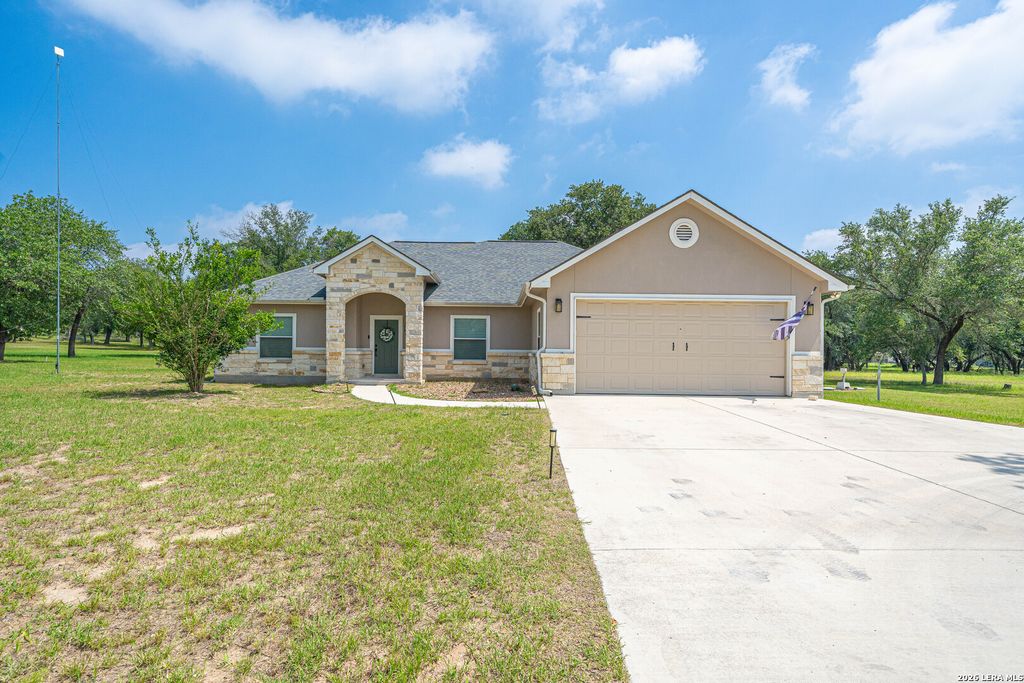 521 COUNTY ROAD 6868 E, Natalia, TX 78059
