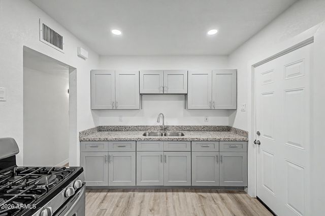 2611 W OSBORN Road, Phoenix, AZ 85017