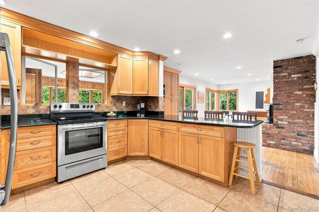 4 Saltmeadow Lane, Bayport, NY 11705