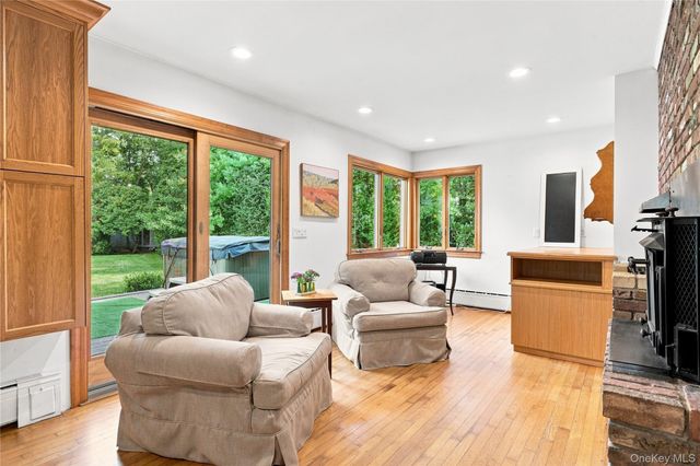 4 Saltmeadow Lane, Bayport, NY 11705