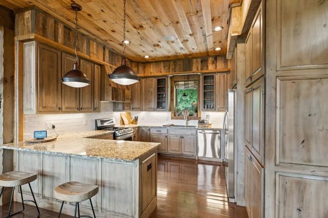 436 Geronimo Road, Blue Ridge, GA 30513