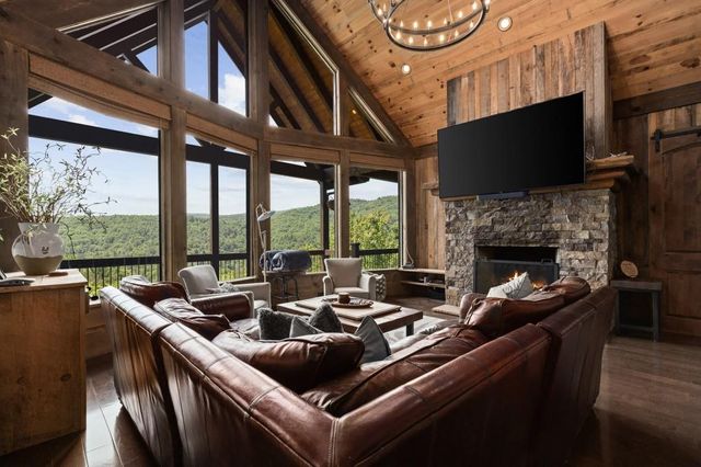 436 Geronimo Road, Blue Ridge, GA 30513