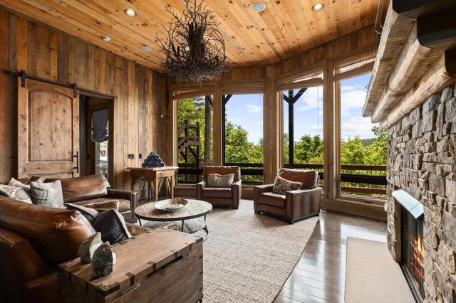 436 Geronimo Road, Blue Ridge, GA 30513