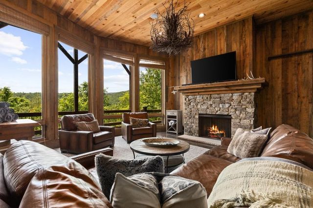 436 Geronimo Road, Blue Ridge, GA 30513