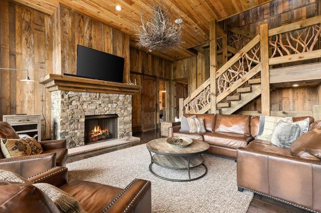 436 Geronimo Road, Blue Ridge, GA 30513