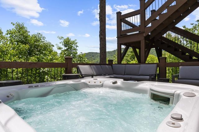 436 Geronimo Road, Blue Ridge, GA 30513