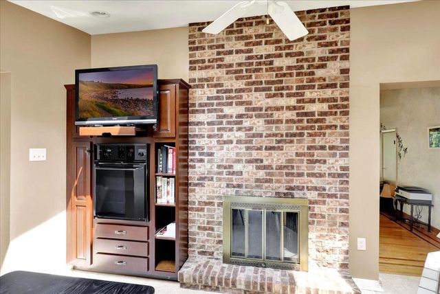 126 W NEVERSINK RD, Reading, PA 19606