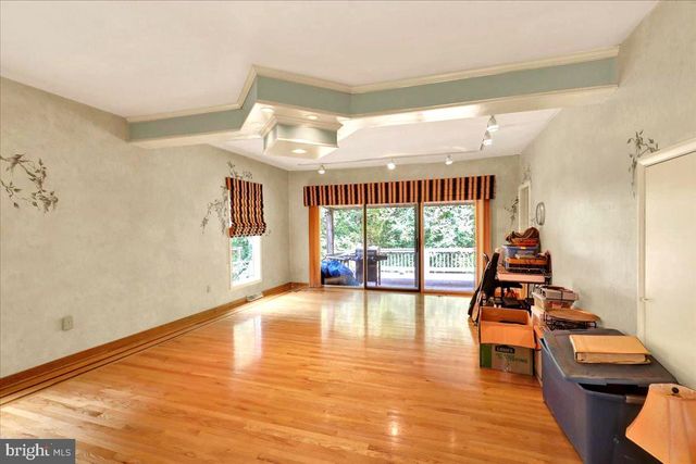 126 W NEVERSINK RD, Reading, PA 19606