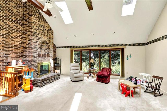 126 W NEVERSINK RD, Reading, PA 19606