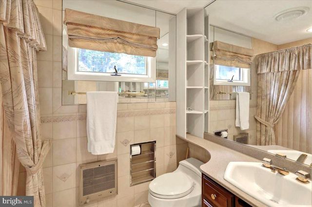 126 W NEVERSINK RD, Reading, PA 19606