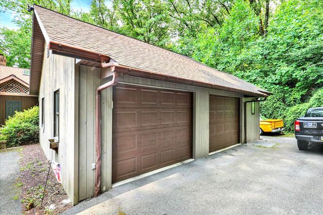 126 W NEVERSINK RD, Reading, PA 19606