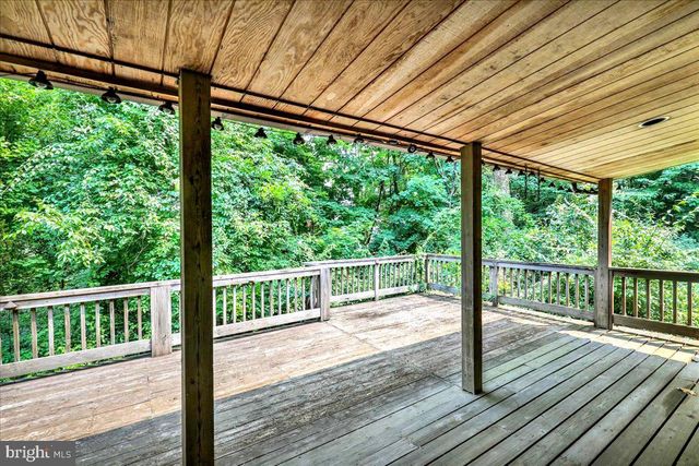 126 W NEVERSINK RD, Reading, PA 19606