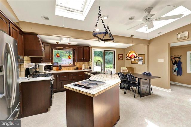 126 W NEVERSINK RD, Reading, PA 19606