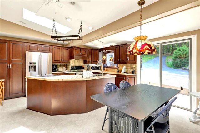 126 W NEVERSINK RD, Reading, PA 19606