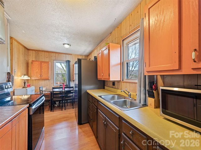 85 Culvern Street, Asheville, NC 28804