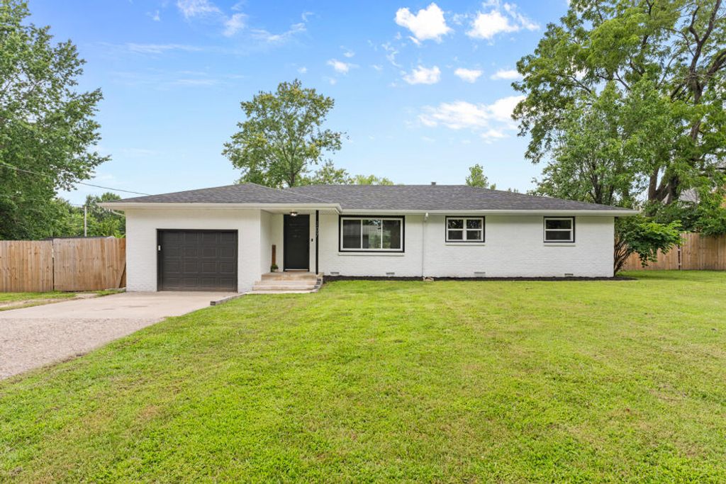 107 South Street, Rogersville, MO 65742