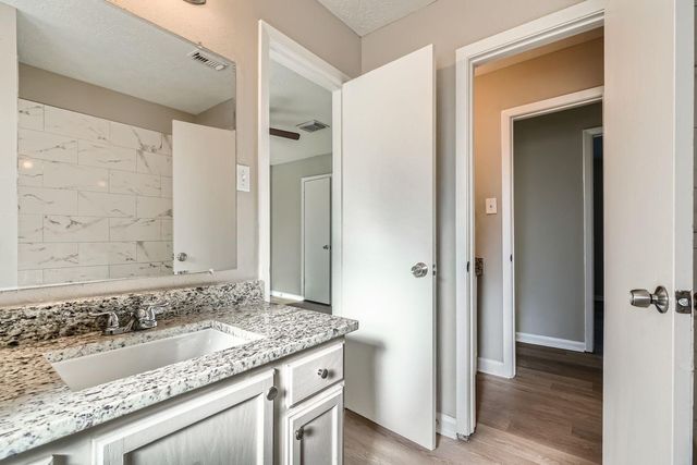 2801 Custer Drive, League City, TX 77573