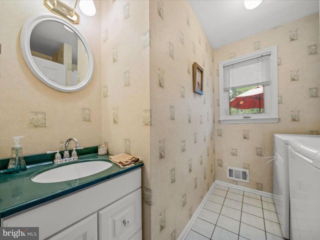 15 COVERED BRIDGE LN, Newark, DE 19711